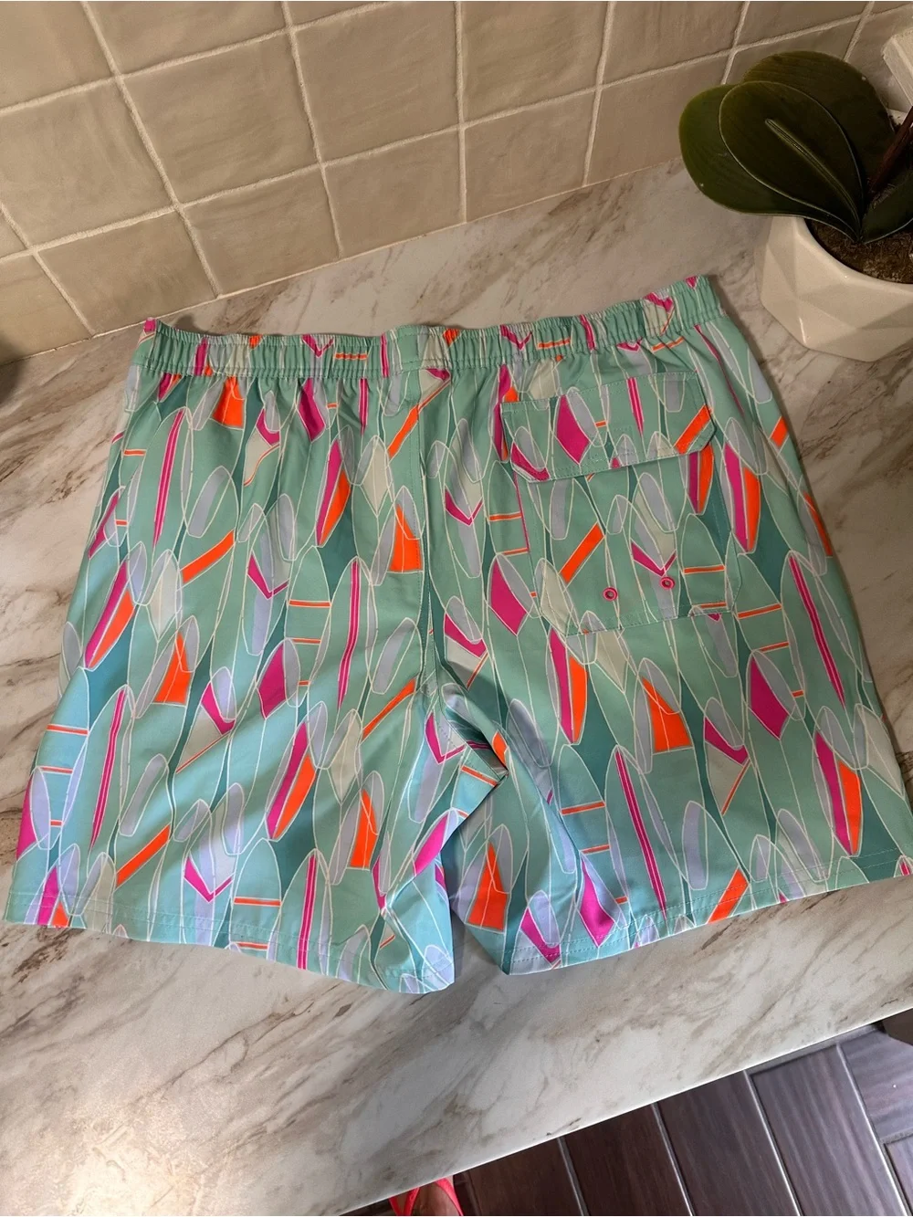 Vineyard Vines. Size L 7” Printed Chappy Swimwear Surfboards Aquasky